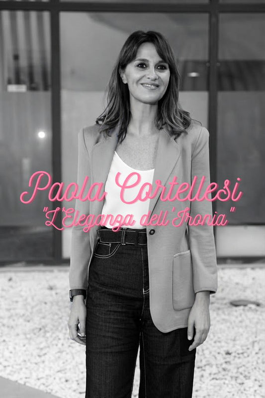 L'Eleganza dell'Ironia: Quando lo Stile Incontra la Genialità di Paola Cortellesi