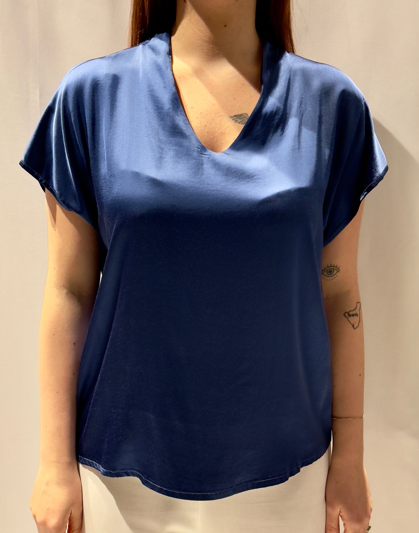 blusa scollo v in viscosa